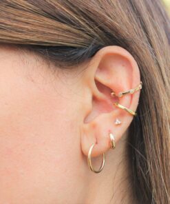 argolla margaret acompañando piergings en la oreja